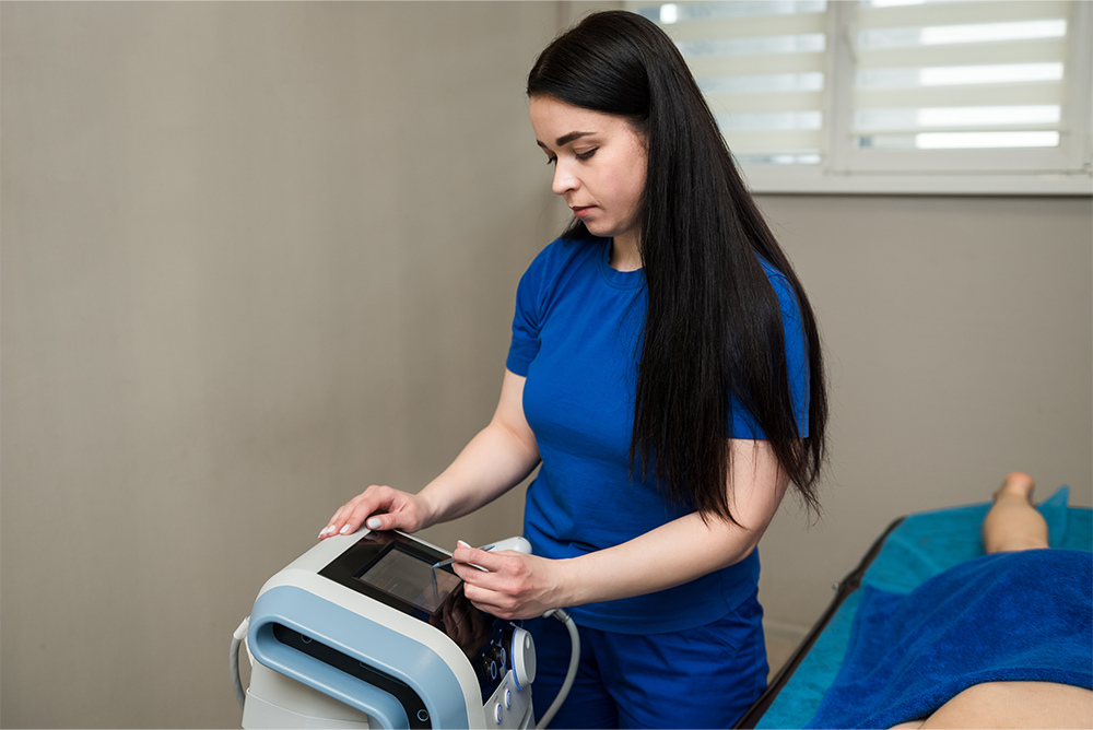 Why Everyone’s Switching to EMS Muscle Toning Treatment for Faster Toning?